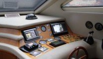 Caribbean Dreamin - Helm interior